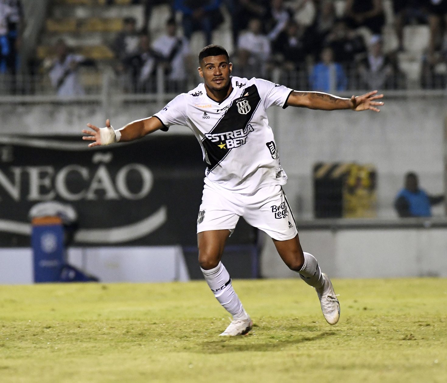 Jeh passa por cirurgia para retirada de hérnia de disco