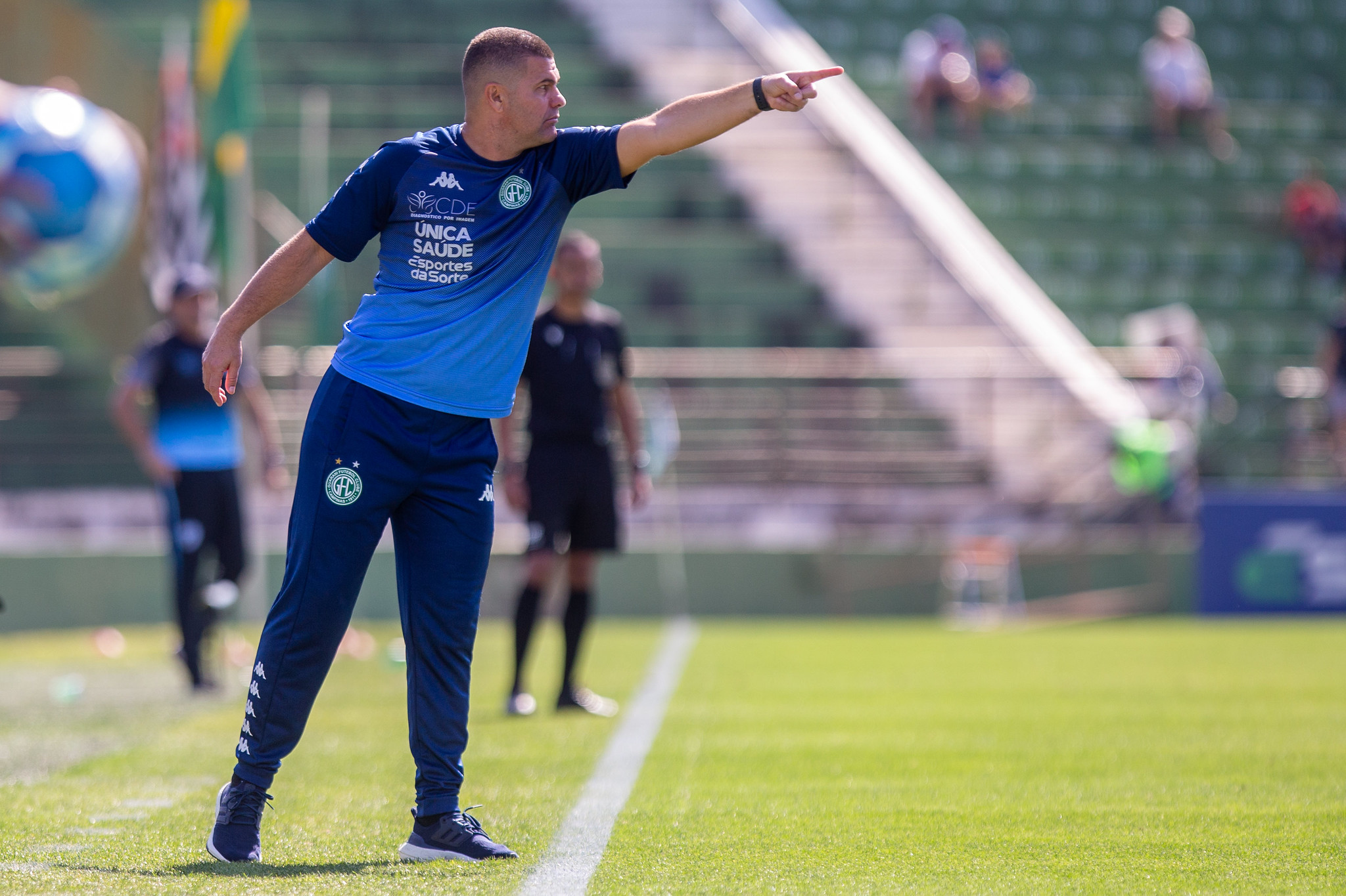 Louzer comemora vitória, mas alerta sobre desempenho “Foi abaixo do que podemos produzir”