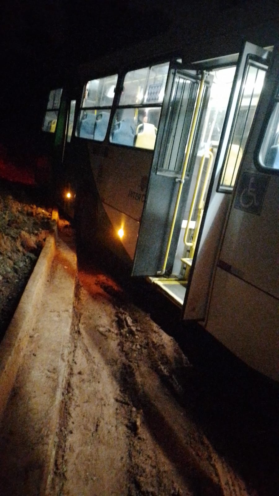 Mais um ônibus atola na região do Gargantilha, em Campinas