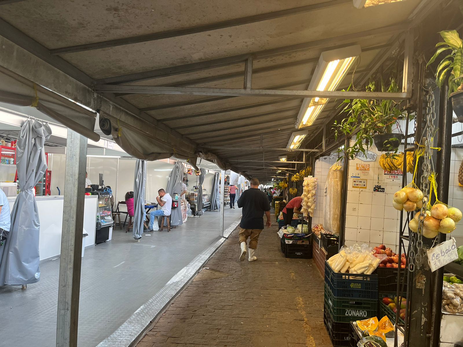 Mesmo com dificuldades, comerciantes torcem para que clientes se adaptem ao novo Mercadão