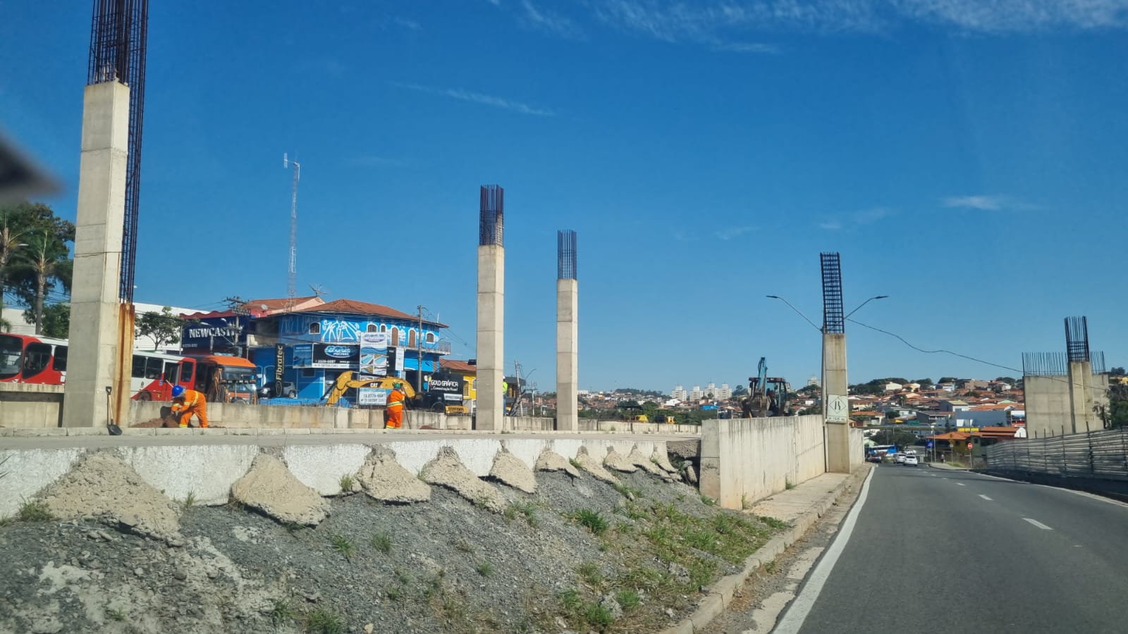 Obras do BRT são retomadas na Avenida Ruy Rodrigues