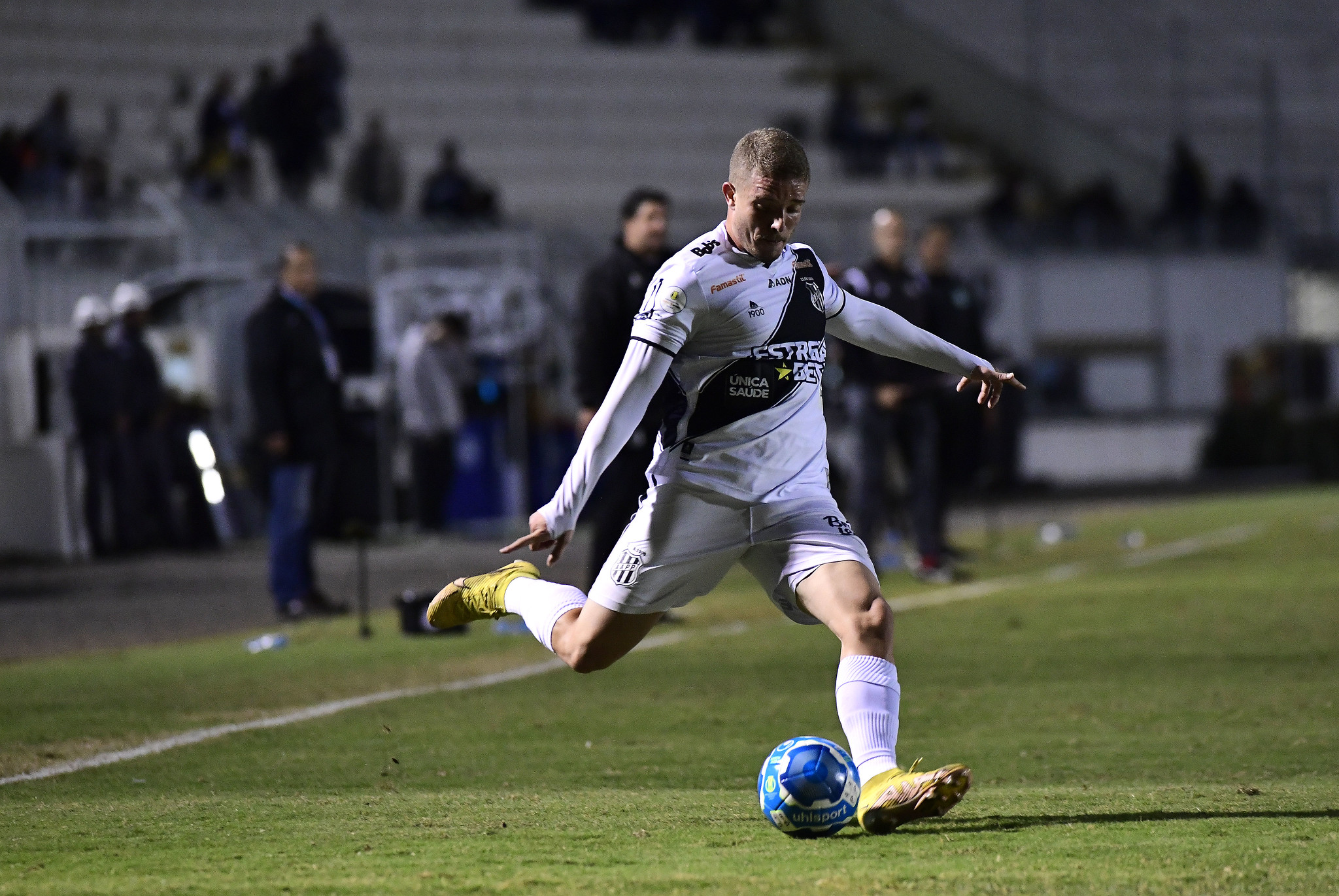 Palmeiras faz sondagem por volante Léo Naldi da Ponte Preta