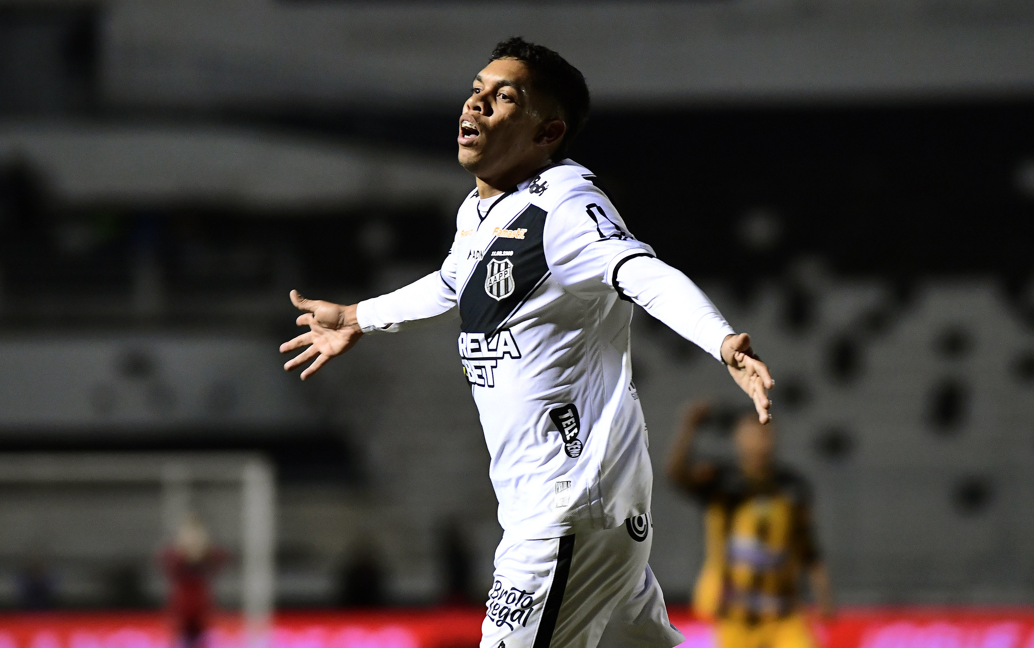 Paulo Baya comemora boa fase pela Ponte Preta