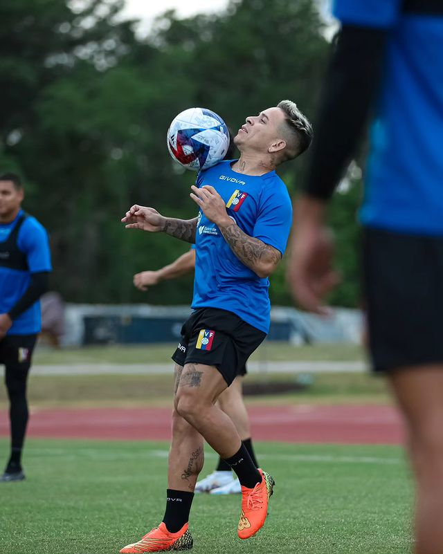 Perto do Z4, Santos define possível saída de Soteldo