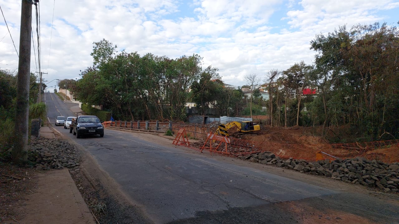Ponte é liberada, mas obras em ligação com a Estrada da Rhodia continuam