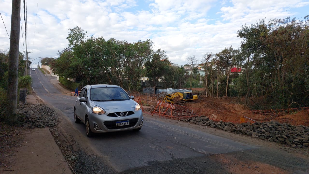 Ponte é liberada, mas obras em ligação com a Estrada da Rhodia continuam