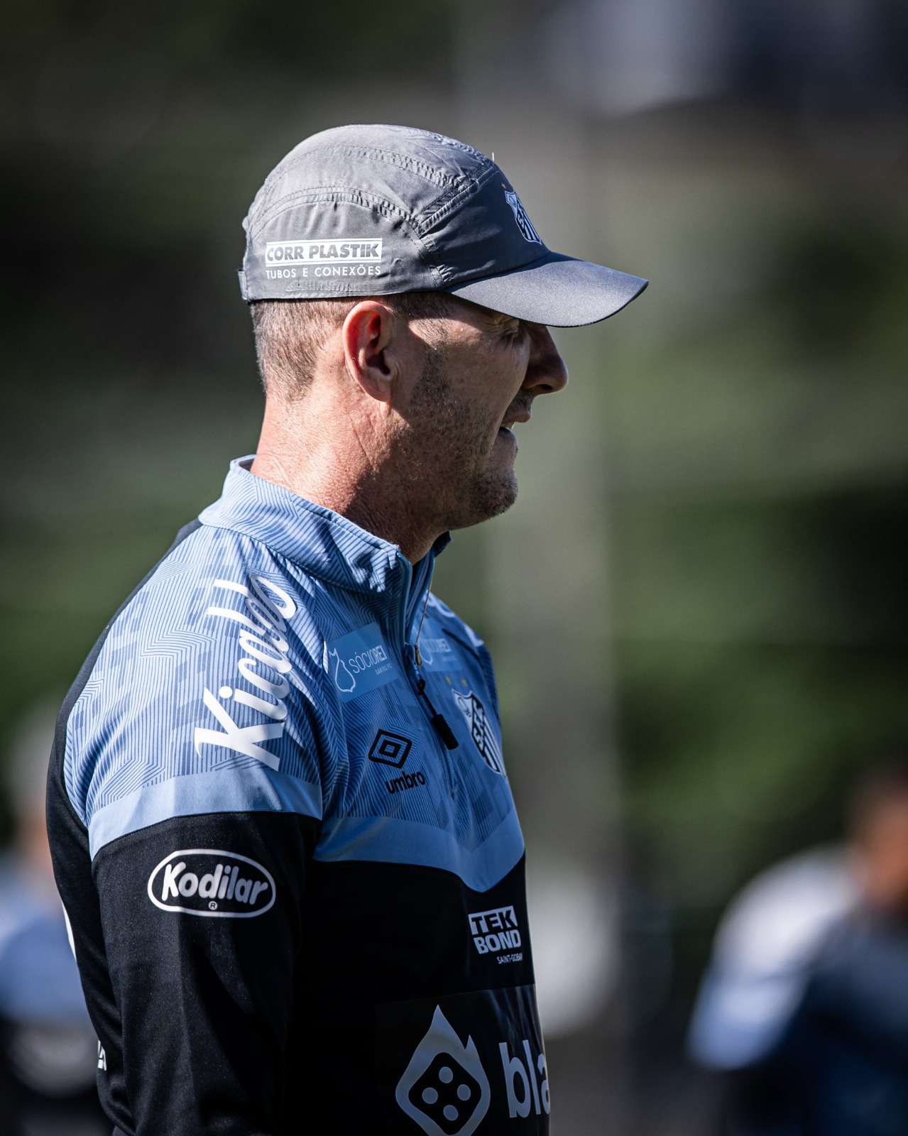 Santos treina em dois períodos para enfrentar o líder Botafogo-RJ