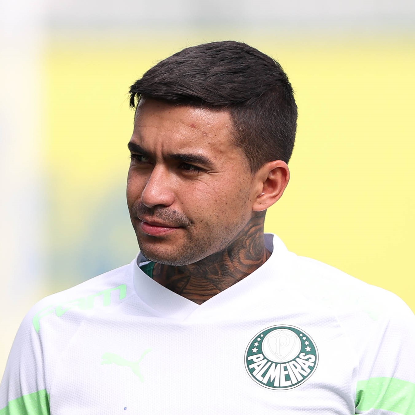 Técnico Abel Ferreira bate papo com Dudu e tem dúvidas no meio-campo do Palmeiras