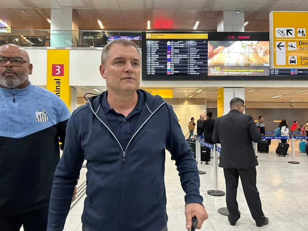 Após vitória, técnico Diego Aguirre descarta contratação de Alexis Sanchez no Santos