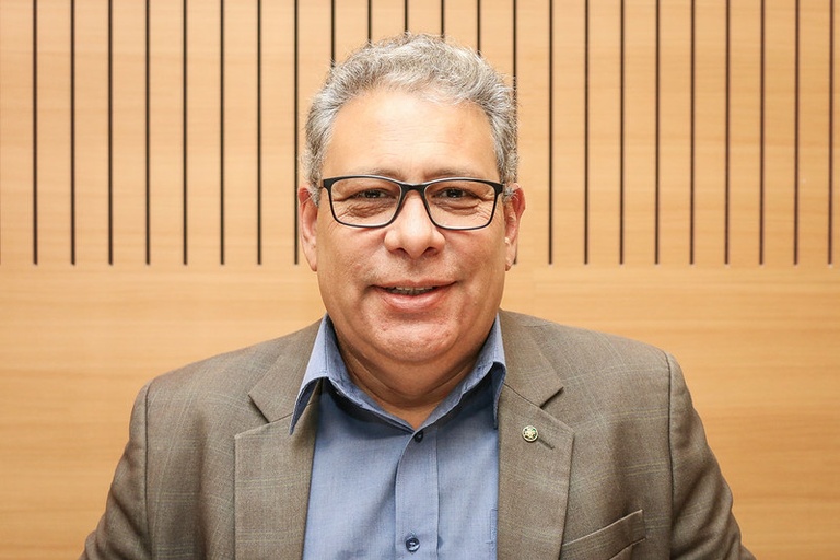 Vereador Carmo Luiz sai do Podemos e vai para o Republicanos