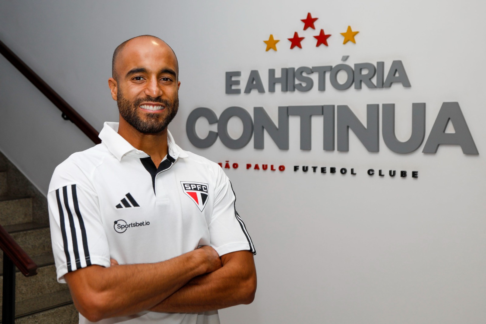 Dorival Júnior deve promover estreia de Lucas Moura contra Atlético-MG