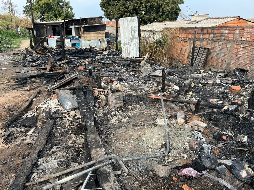 Incêndio destrói barracos no Pq. da Amizade, em Campinas
