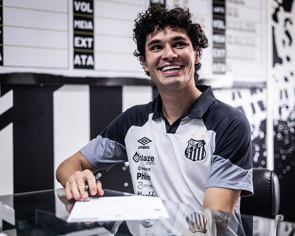 Lateral-esquerdo Dodô acredita em evolução do Santos na sequencia do Brasileiro