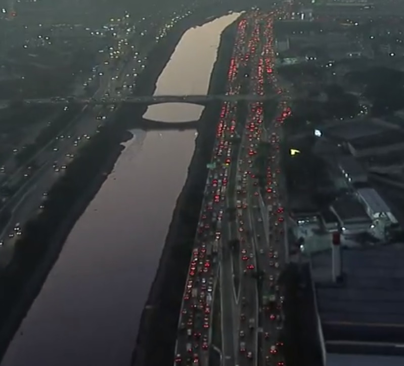 Prefeitura de SP cancela multas na Marginal Tietê em função de obras na via