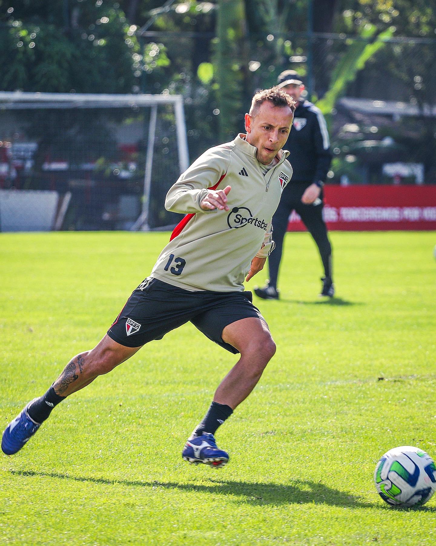 São Paulo prepara oferta para renovar contrato de Rafinha