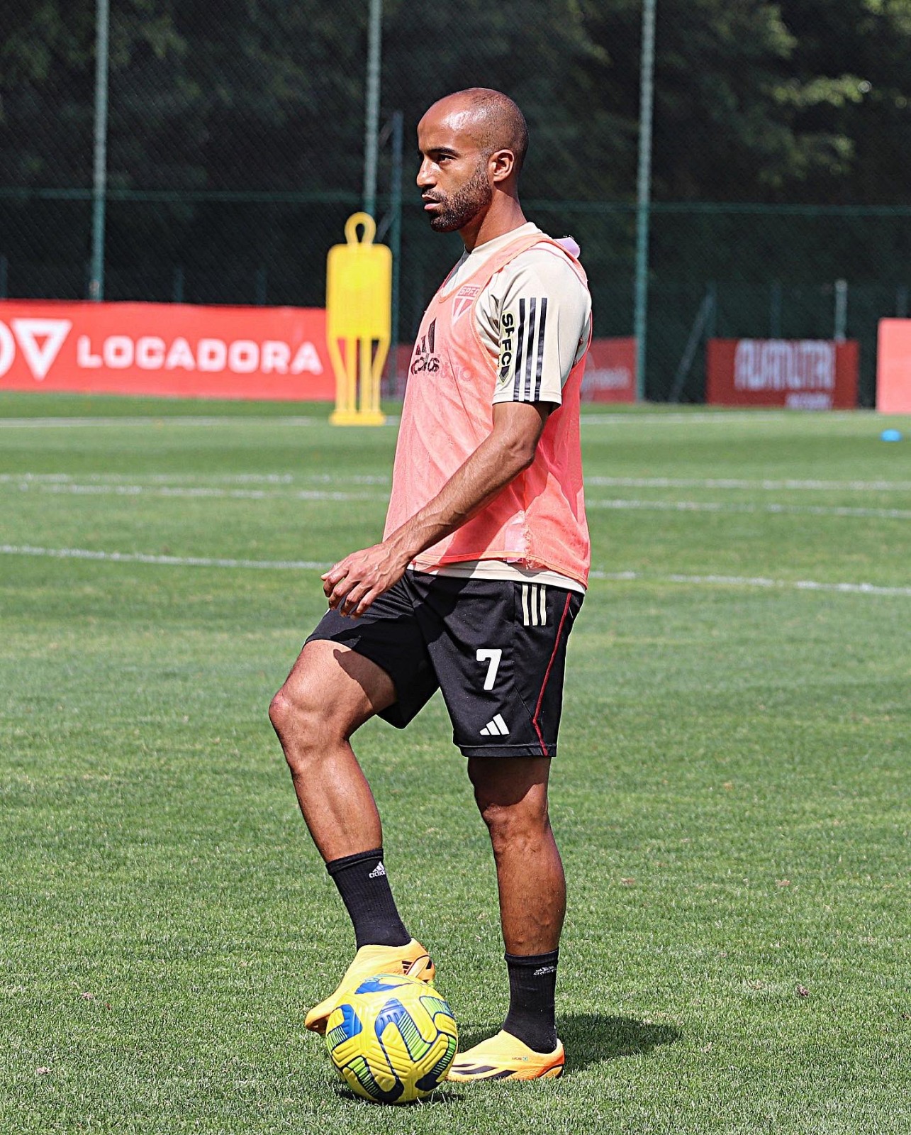 São Paulo tenta reverter vantagem diante do Corinthians na semifinal da Copa do Brasil