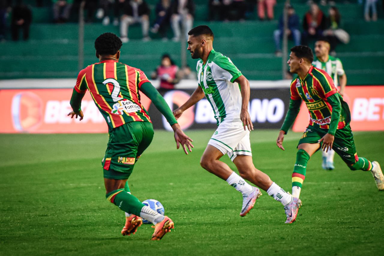Técnico Márcio Fernandes terá que queimar a cabeça para escalar o Sampaio Corrêa diante do Guarani