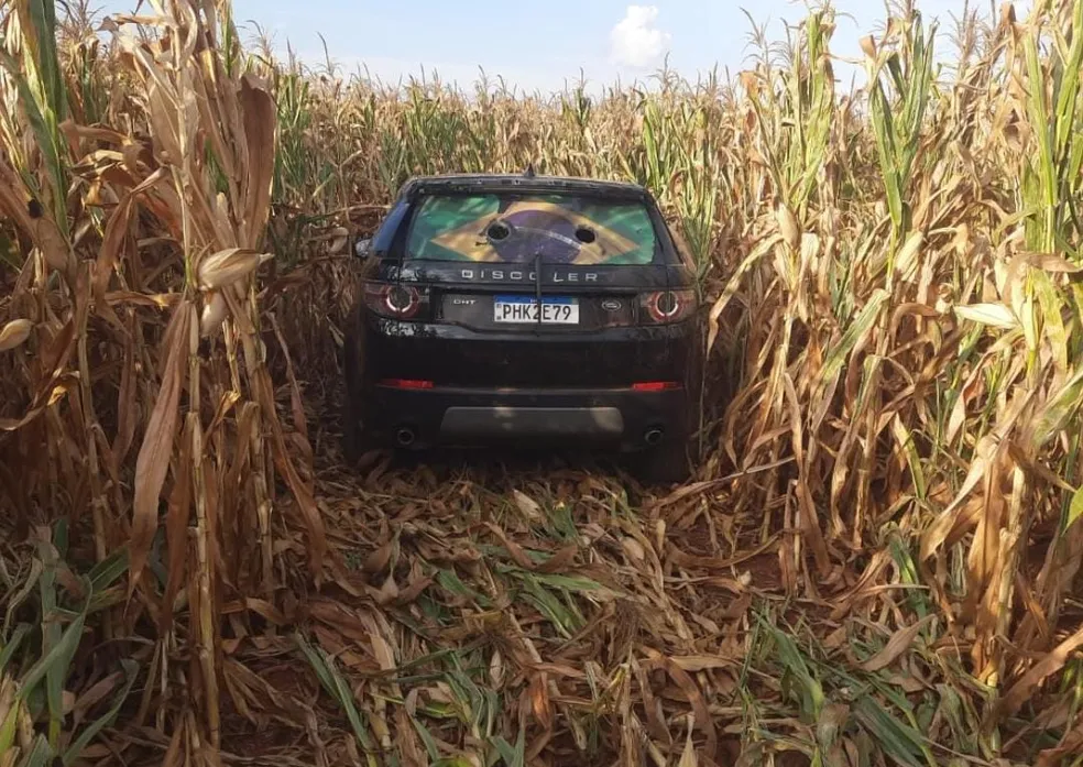 Veículos usados no ataque a carro-forte são encontrados; polícia apura “fita dada”