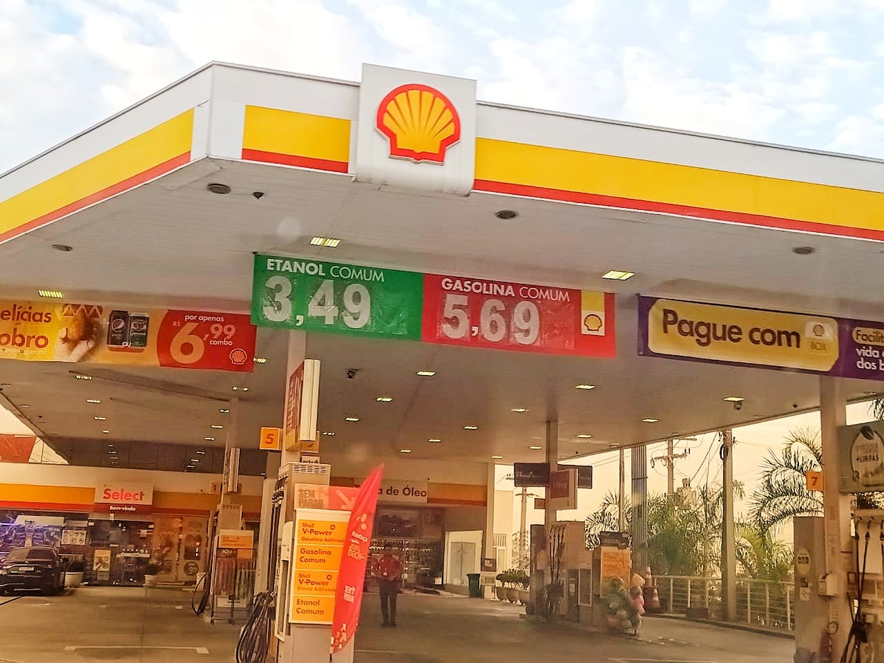 Postos repassam aumento e gasolina chega a quase R$ 6,00 em Campinas