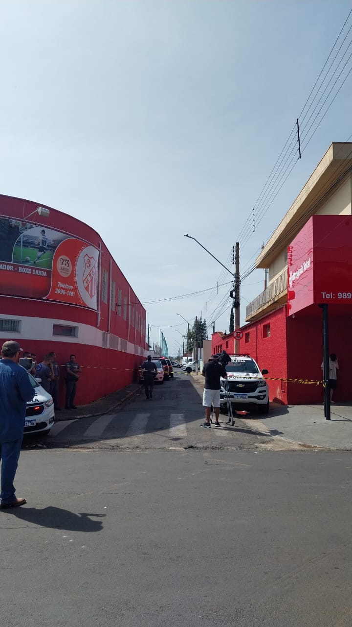 Homem é feito refém após dupla assaltar empresa, em Campinas