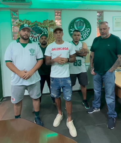 Atacante Breno Lopes se desculpa com torcida organizada do Palmeiras