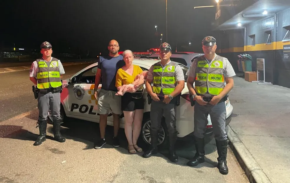 Bebê engasgado com leite é resgatado por policiais rodoviários em Indaiatuba