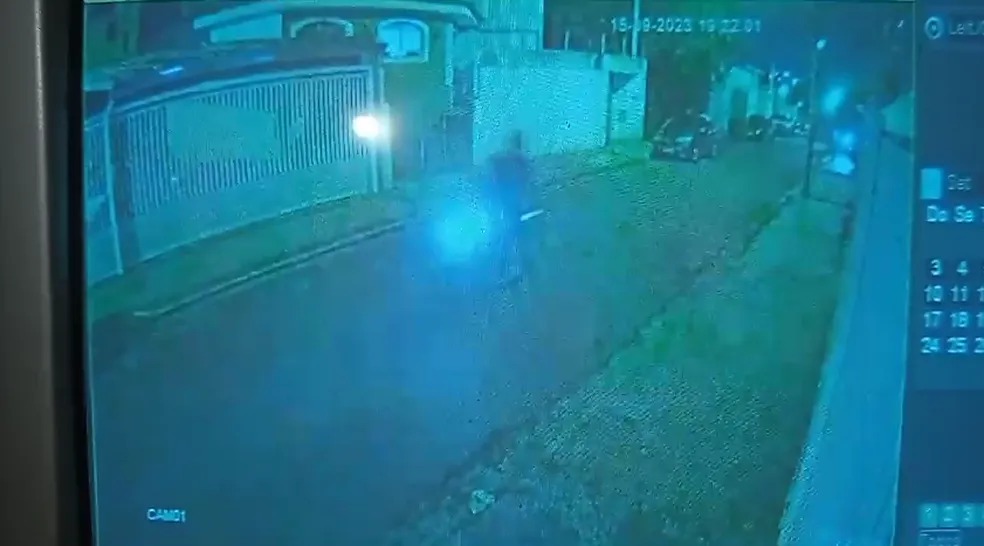 Policial baleado quando chegava em casa continua internado em estado grave