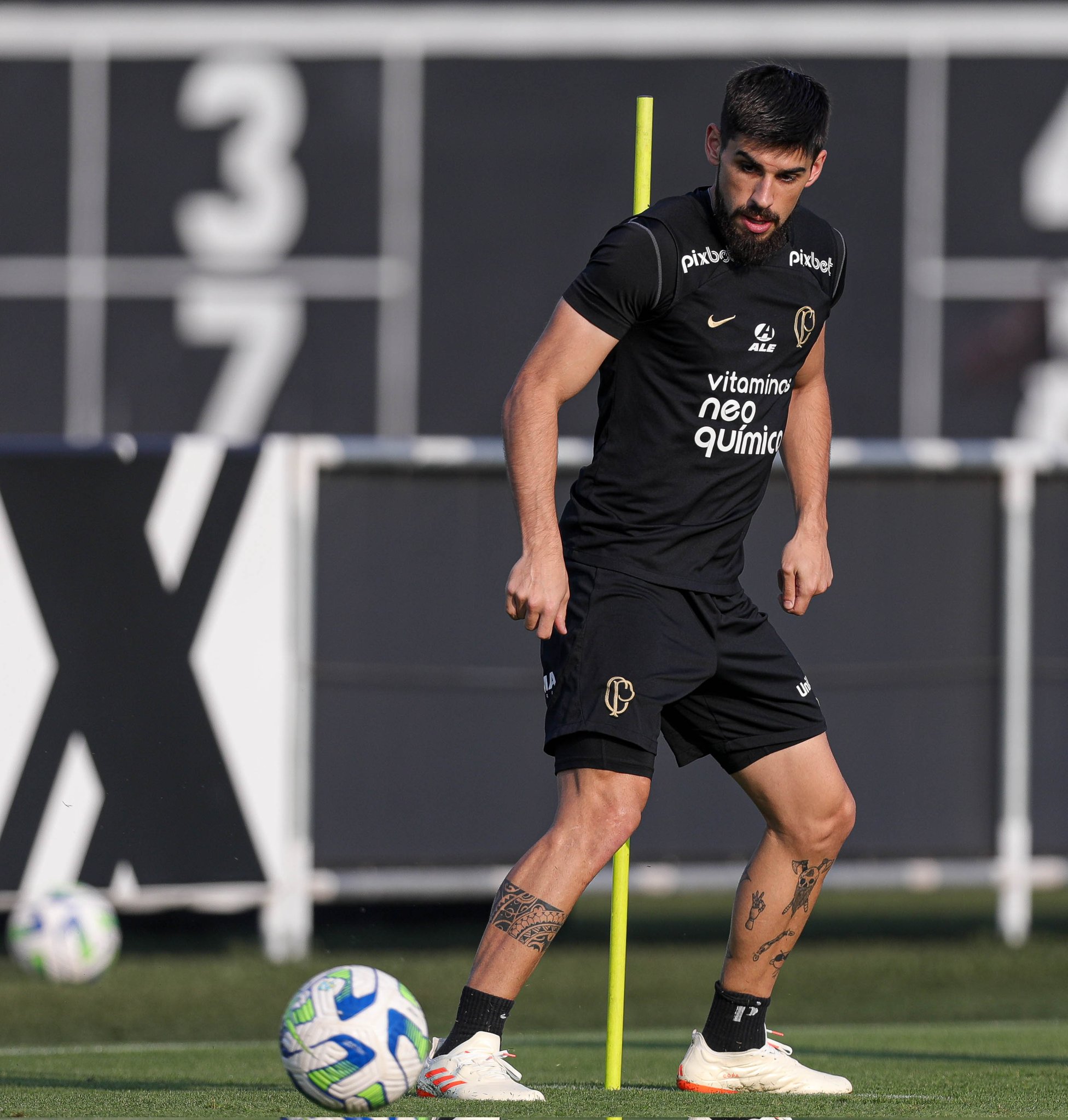 Diretoria do Corinthians tem dificuldades em negociar com zagueiro Bruno Mendez