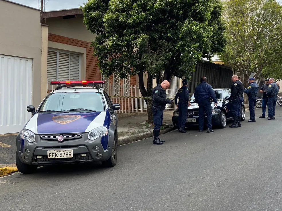 Dono de carro onde homem foi encontrado morto presta depoimento em Piracicaba