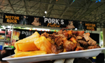 Evento reúne amantes de música, chopp e torresmo na Praça Arautos da Paz