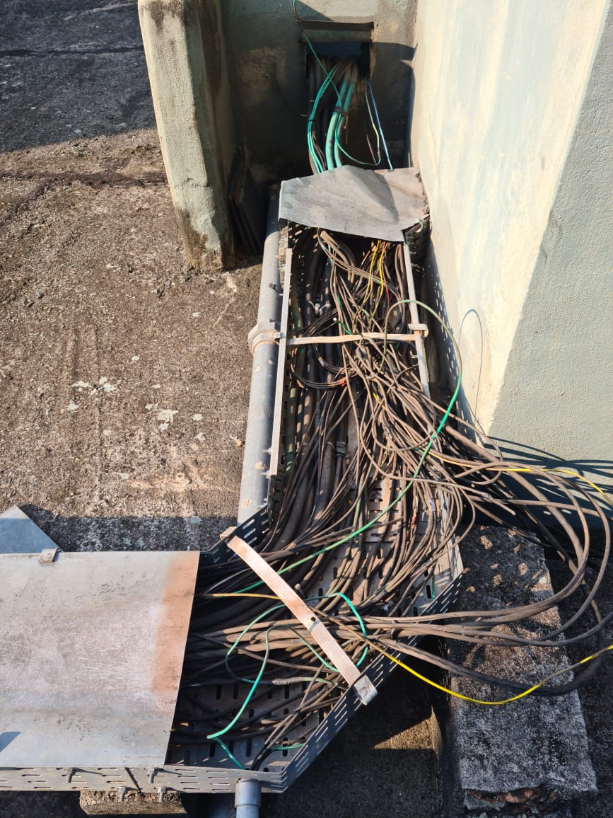 Teatro Castro Mendes tem fios de ar condicionado furtados