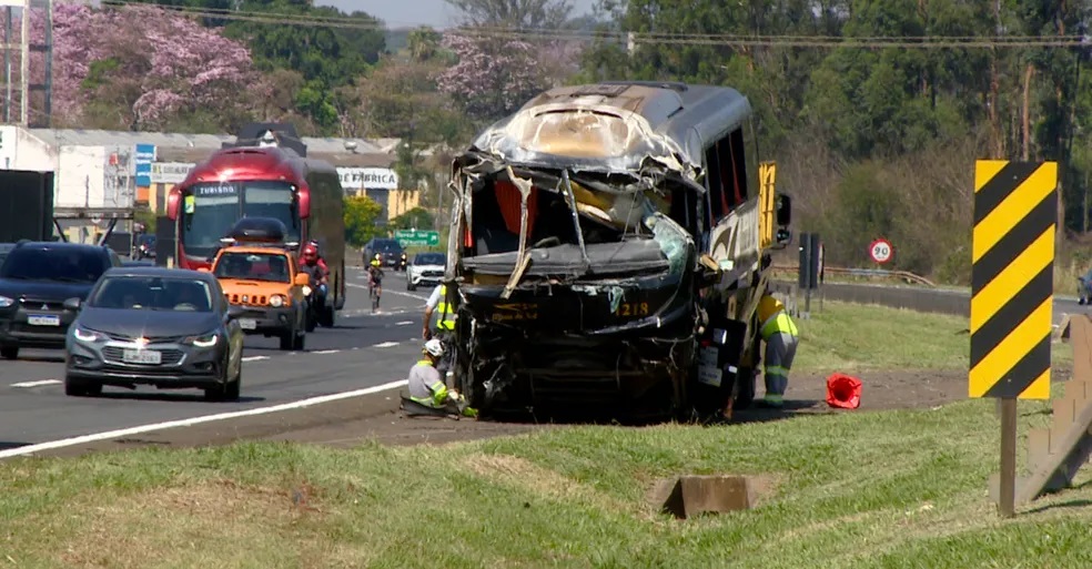 ANTT: ônibus de turismo que caiu em vão de viaduto não tinha autorização para interestadual