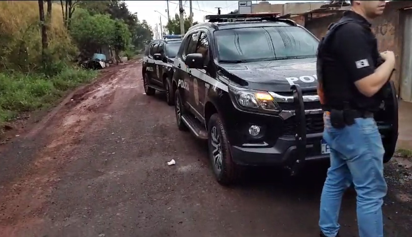 Polícia prende dupla envolvida em roubo de carga avaliada em R0 mil