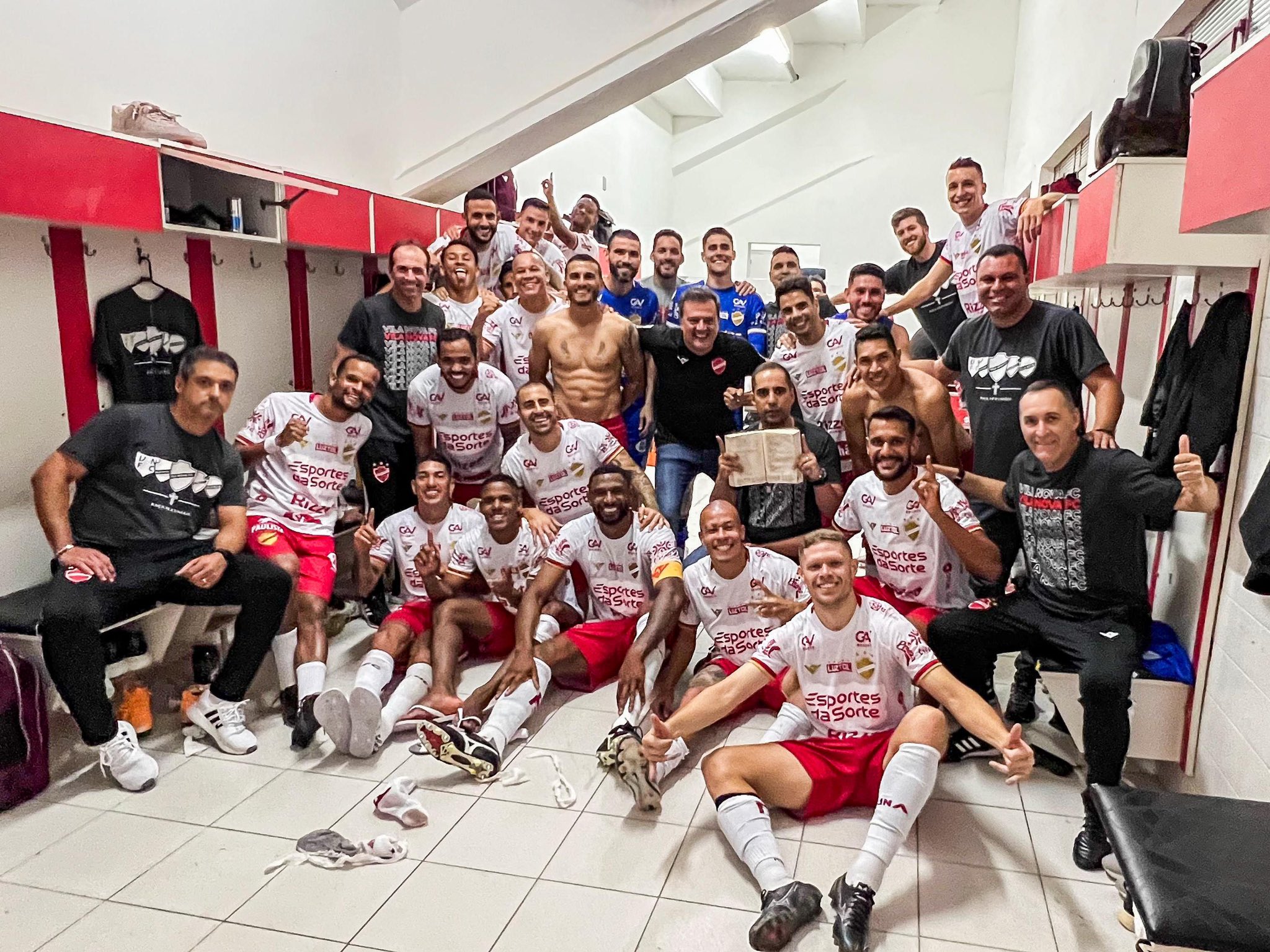 Reação do Vila Nova na Série B empolga técnico Marquinhos Santos