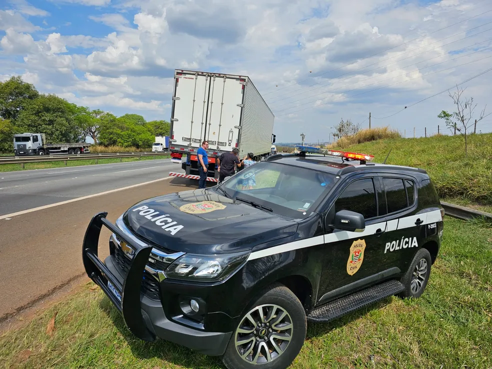 Bandidos fingem ser policiais para roubar caminhão de carne em Limeira