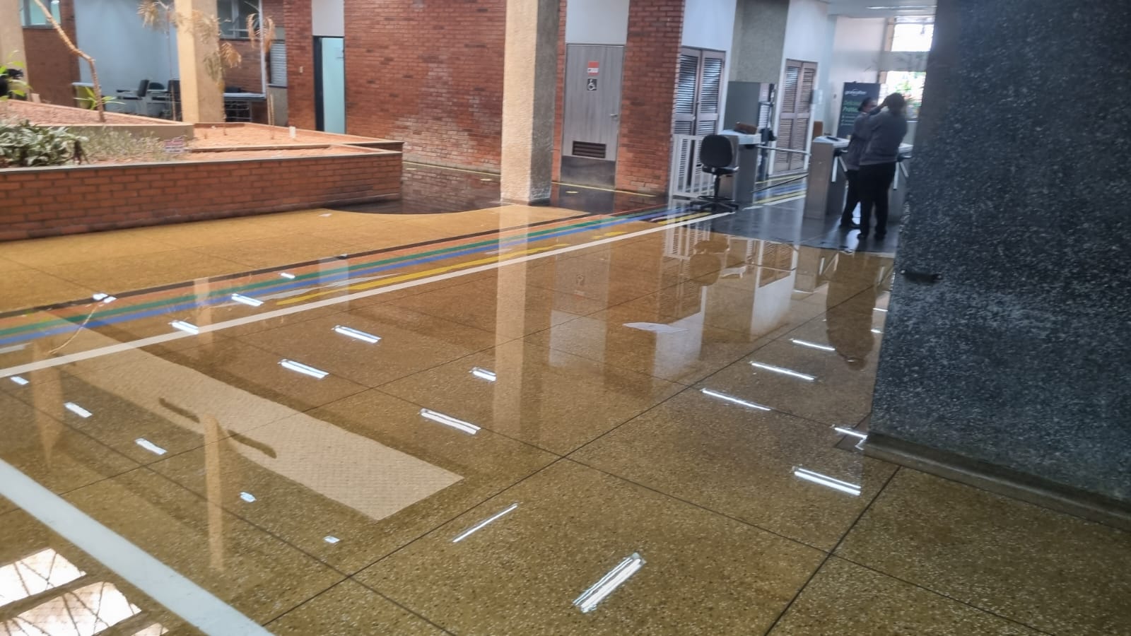 Vandalismo no HC da Unicamp provoca alagamento de pátio de ambulatório 