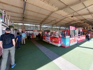 Expoflora também é alternativa de renda extra para trabalhadores da região