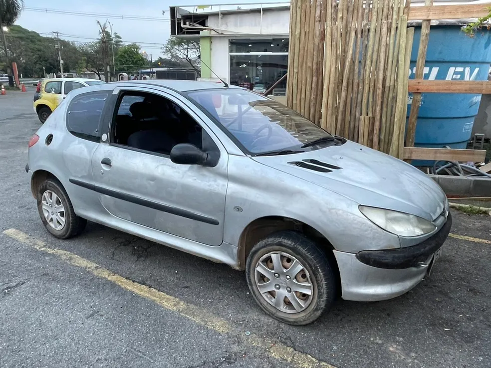 Adolescentes são apreendidos e homem preso após roubo no Ouro Verde