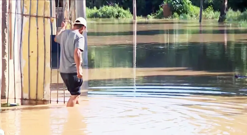 Sobe para 23 número de desabrigados após enchente em Capivari; rio segue subindo