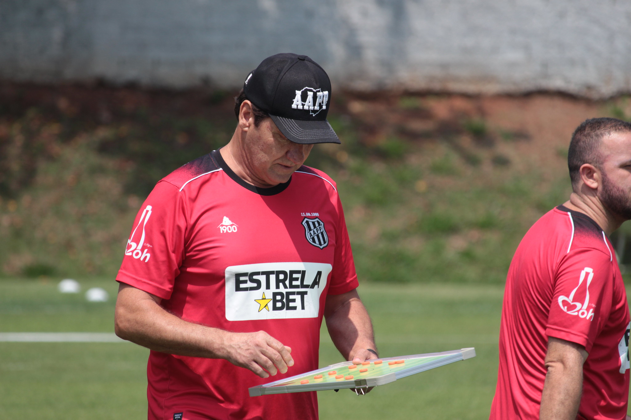 Brigatti prepara mudanças na escalação da Ponte Preta para o jogo contra o Sport