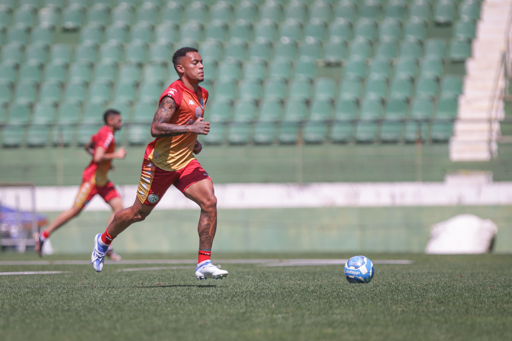Bruninho treina e pode voltar ao Guarani no duelo contra o Londrina