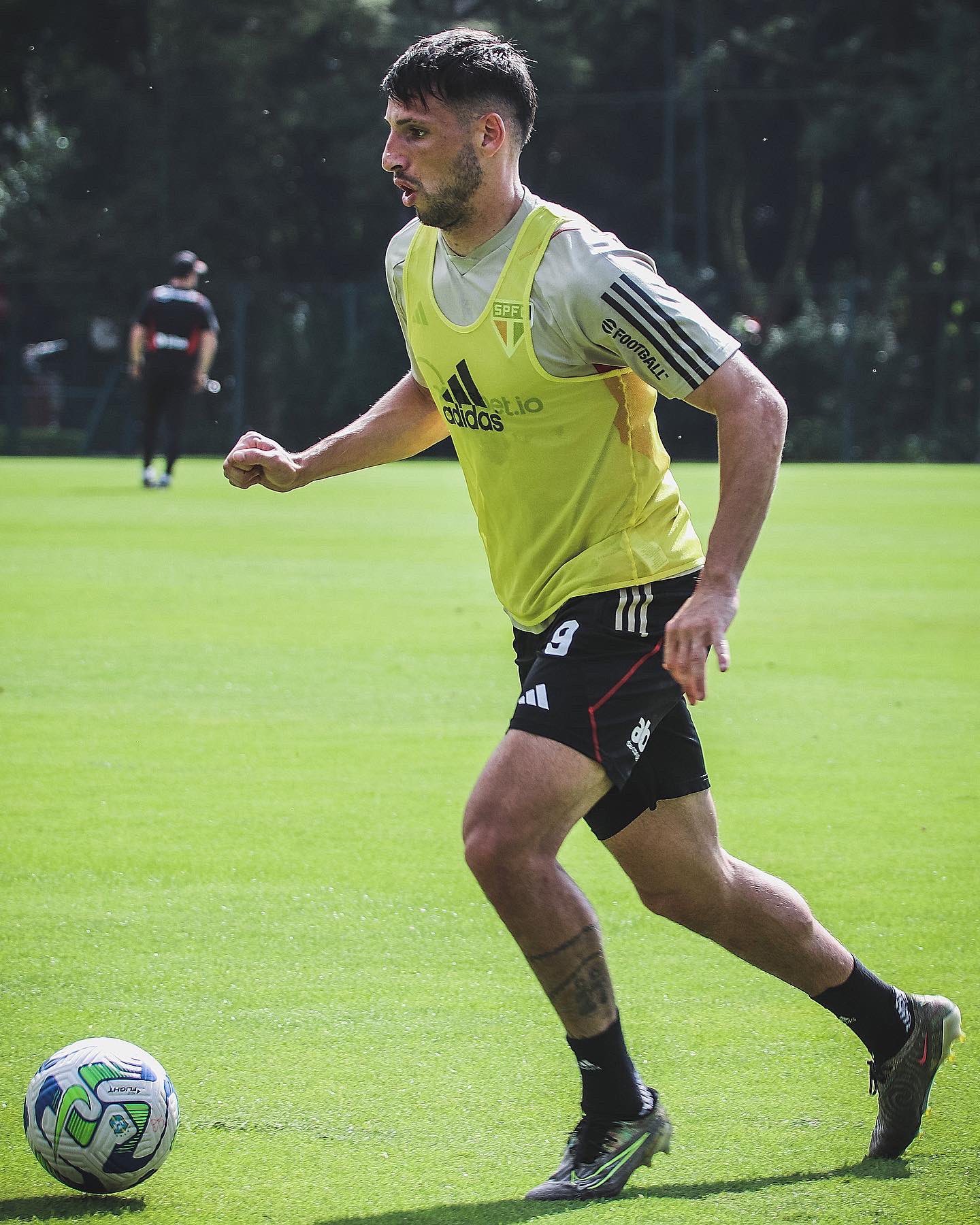 Calleri é operado na Argentina e desfalca São Paulo na temporada