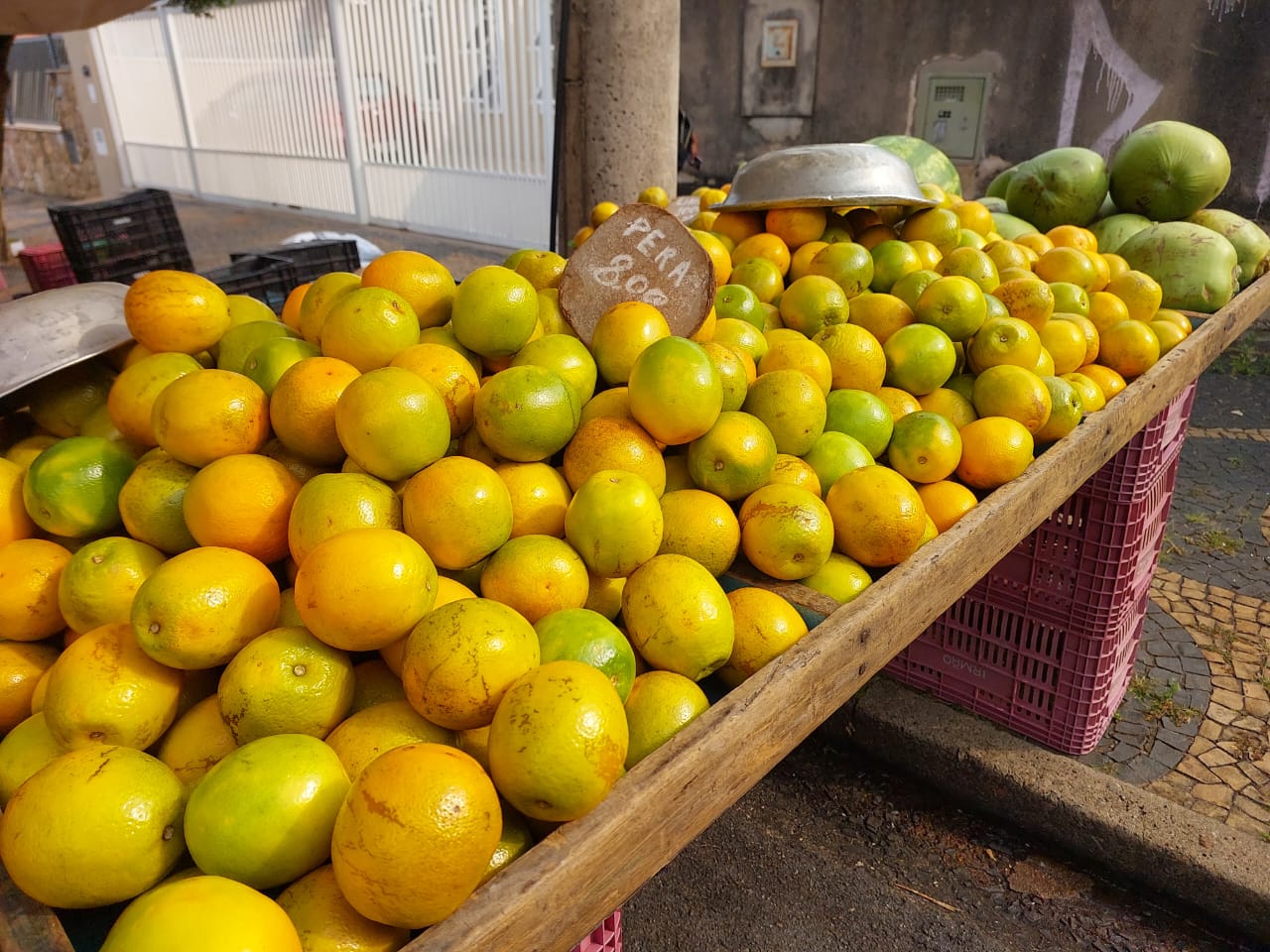 Consumo de frutas e hortaliças no calor aumenta e preço acompanha