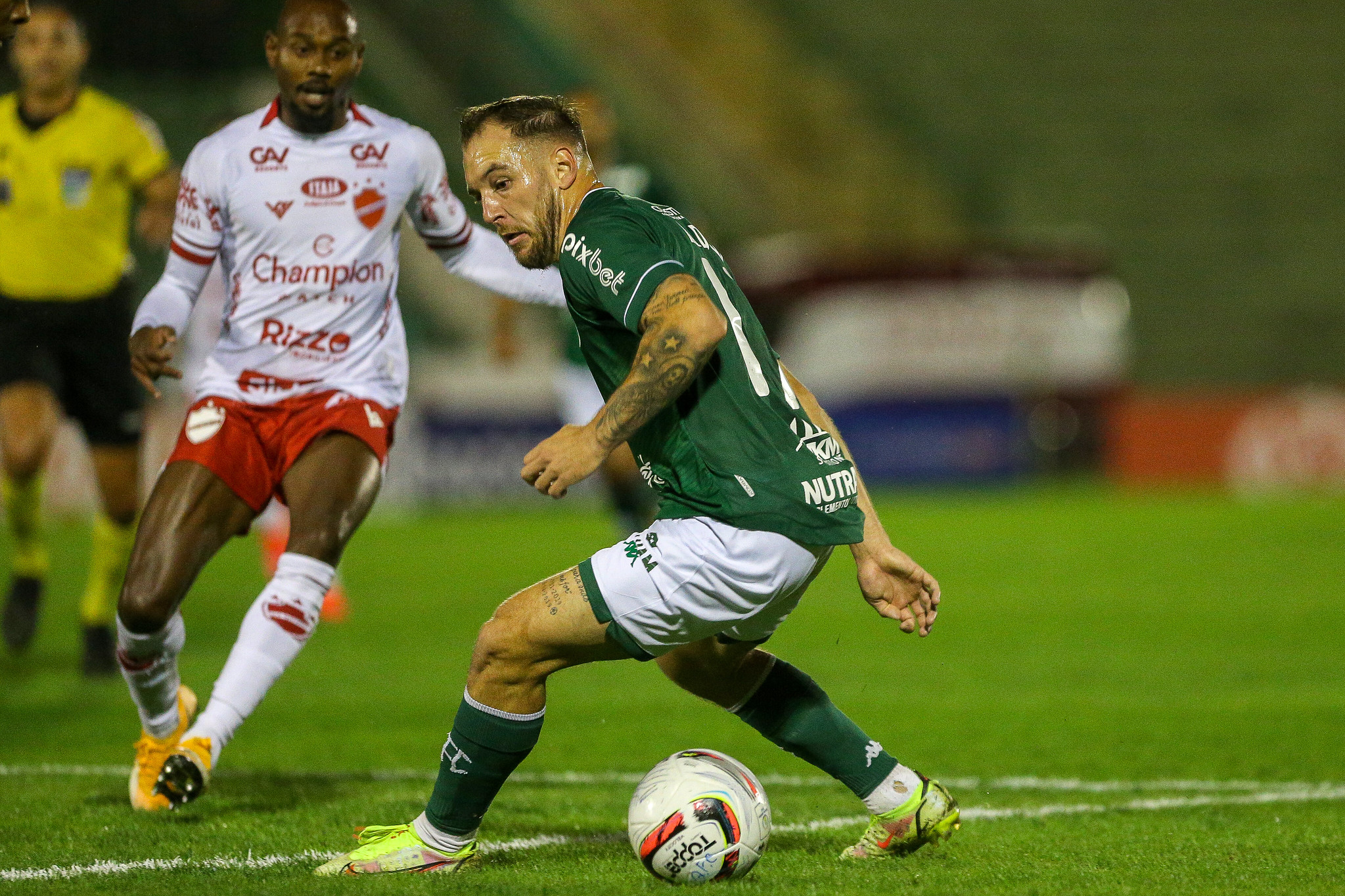 Duelo entre Guarani e Vila marca o encontro das melhores defesas da Série B
