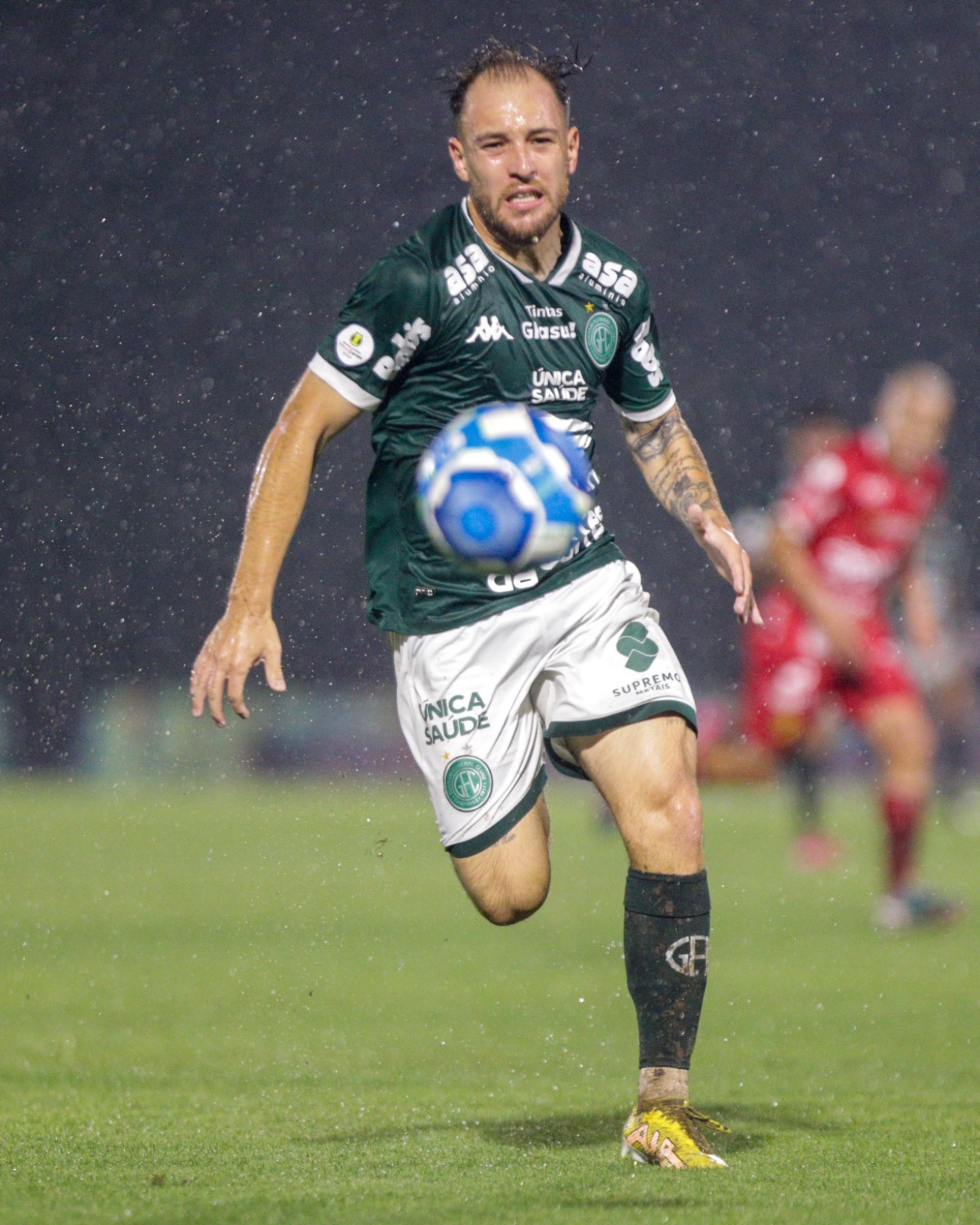 Guarani empata com Vila Nova nos acréscimos e segue vivo no G4 da Série B