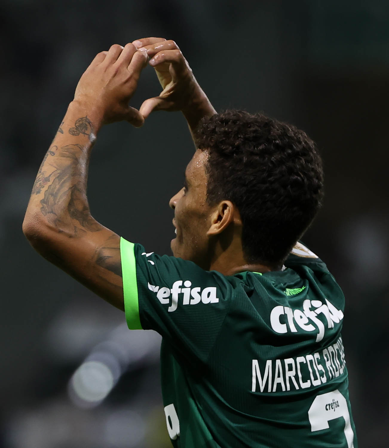 Importante na goleada do Palmeiras, Marcos Rocha fala em “alma lavada” diante do rival