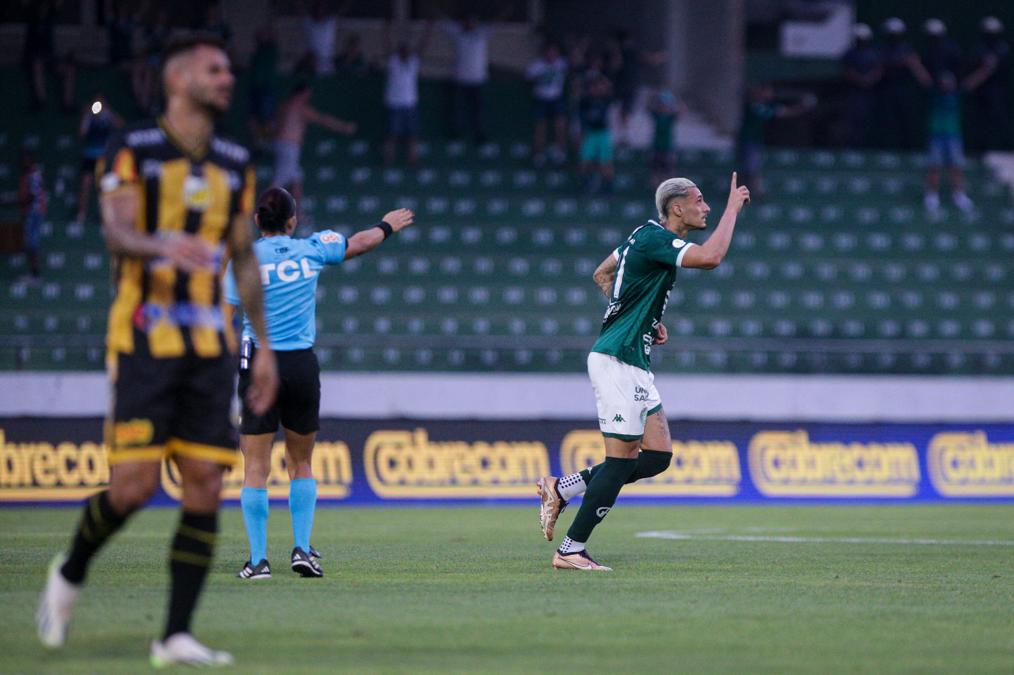 Louzer elogia atuação de Derek: “aplicação tática fundamental para a nossa ideia de jogo”