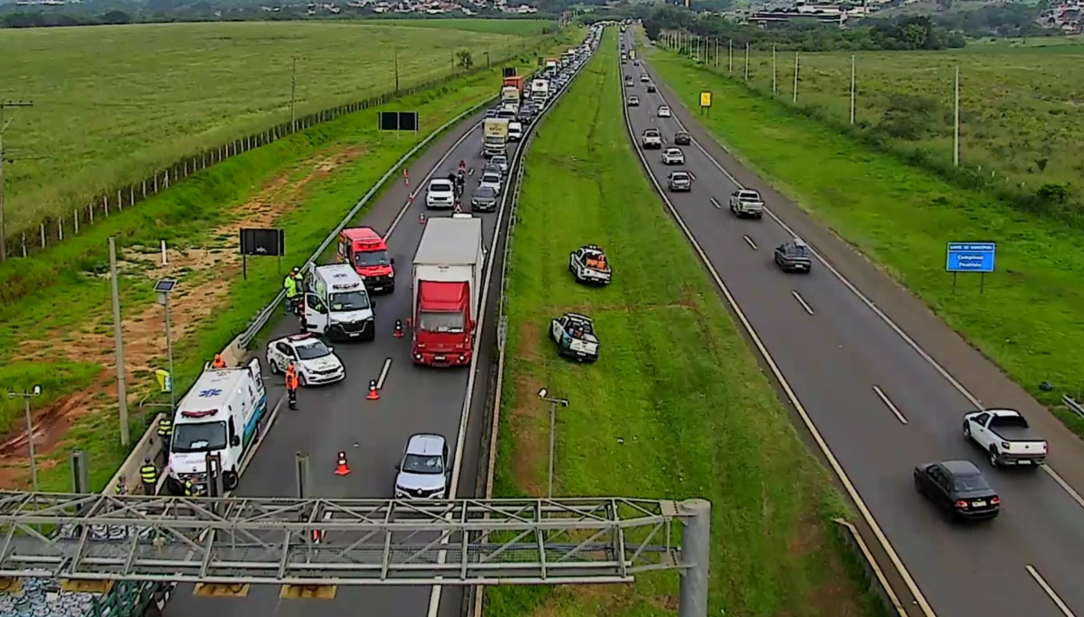 Motociclista é socorrido pelo helicóptero Águia após ser atropelado em rodovia