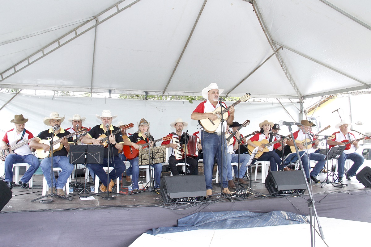 Orquestra de Violeiros Amigos & Viola de Indaiatuba se apresenta em Jaguariúna