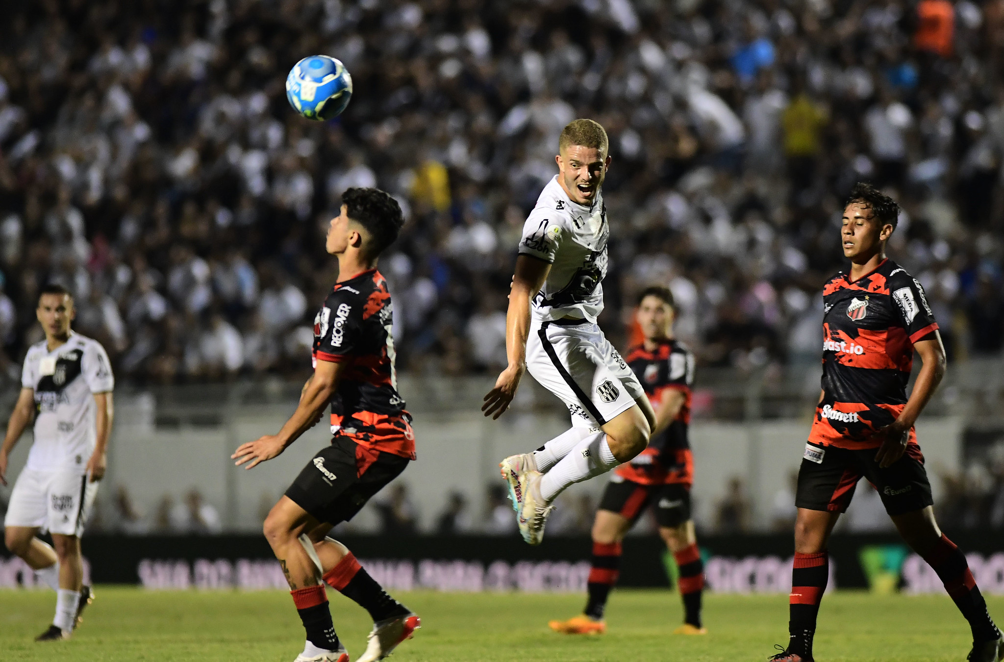 Ponte Preta completa dois meses sem vencer e sem marcar gols no estádio Moisés Lucarelli